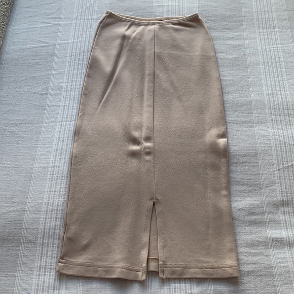 Nude pencil skirt - Picture 2 of 3
